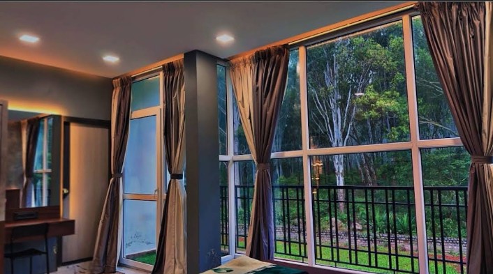Balcony overlooking the Yelagiri forests