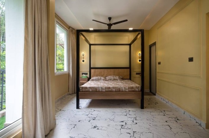 Four-poster bedroom with garden views